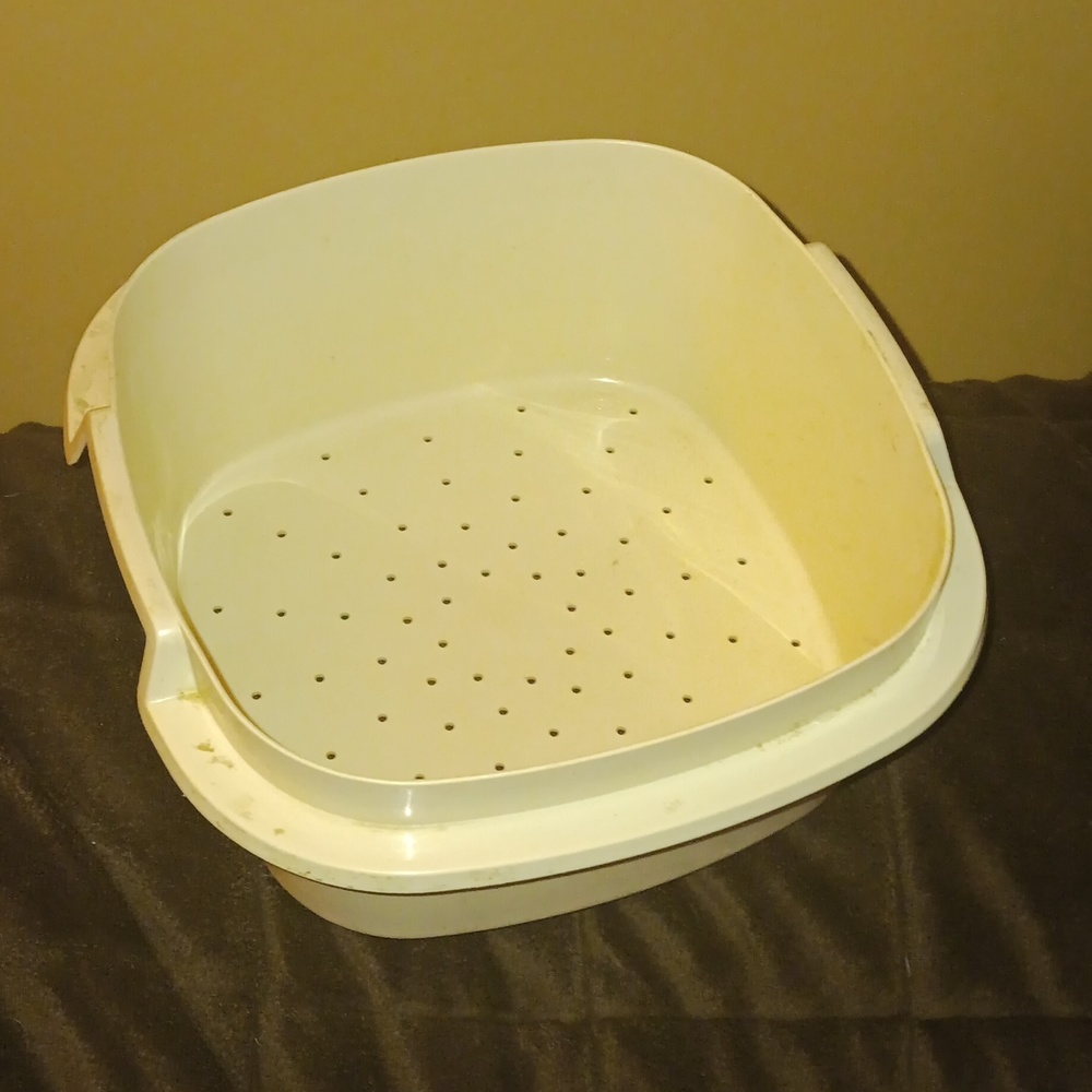 Tupperware strainer - Picture 2 of 2